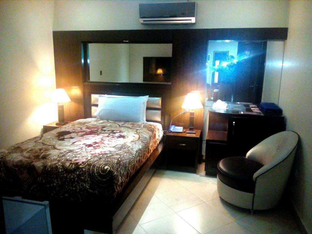 Bling Hotel International Multan Zewnętrze zdjęcie