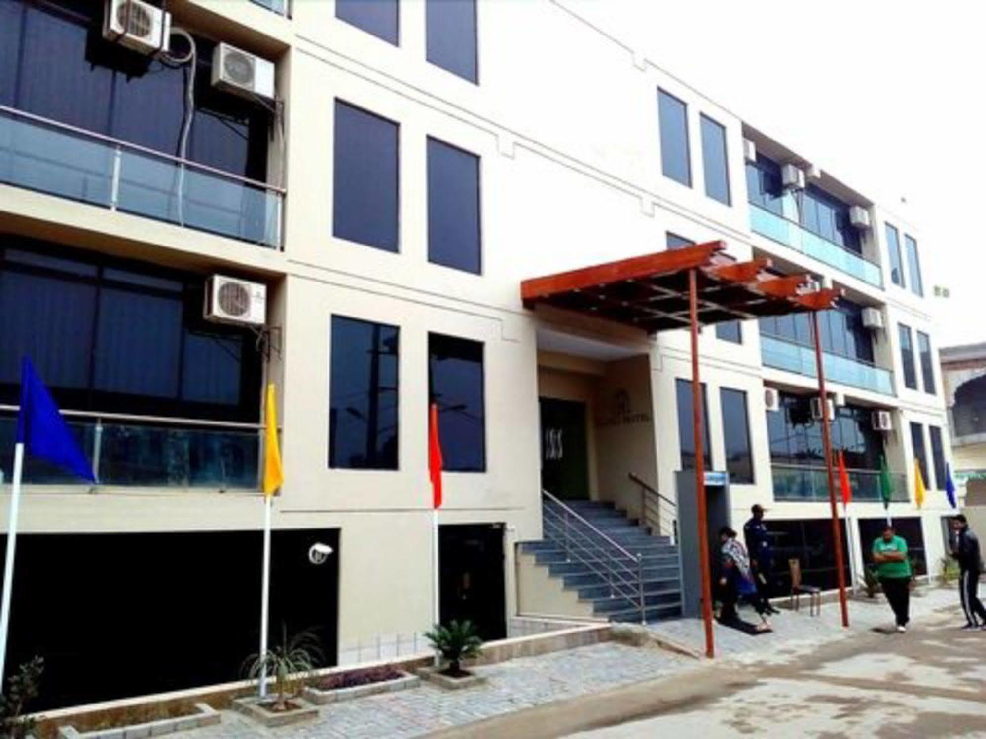 Bling Hotel International Multan Zewnętrze zdjęcie