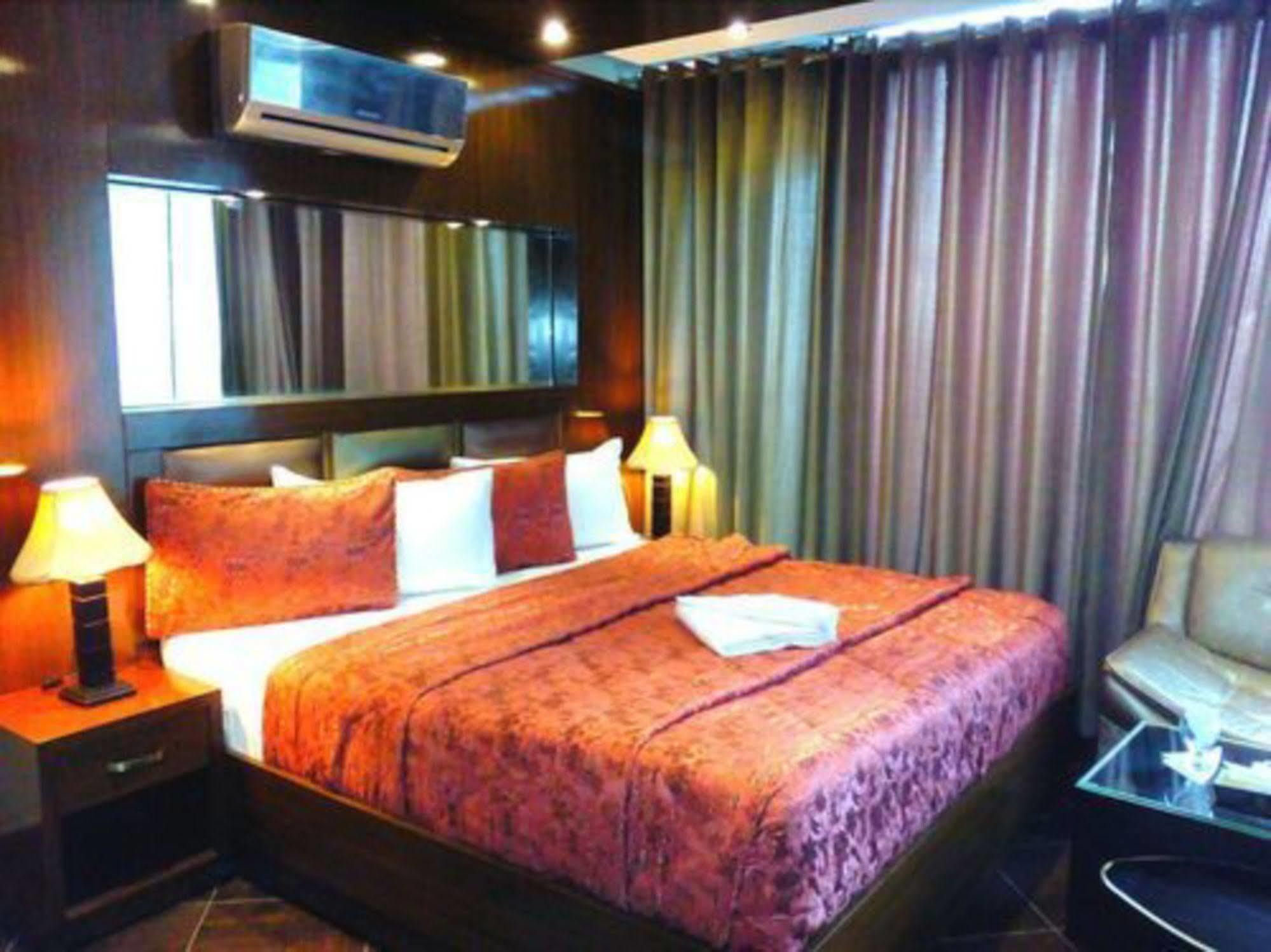Bling Hotel International Multan Zewnętrze zdjęcie