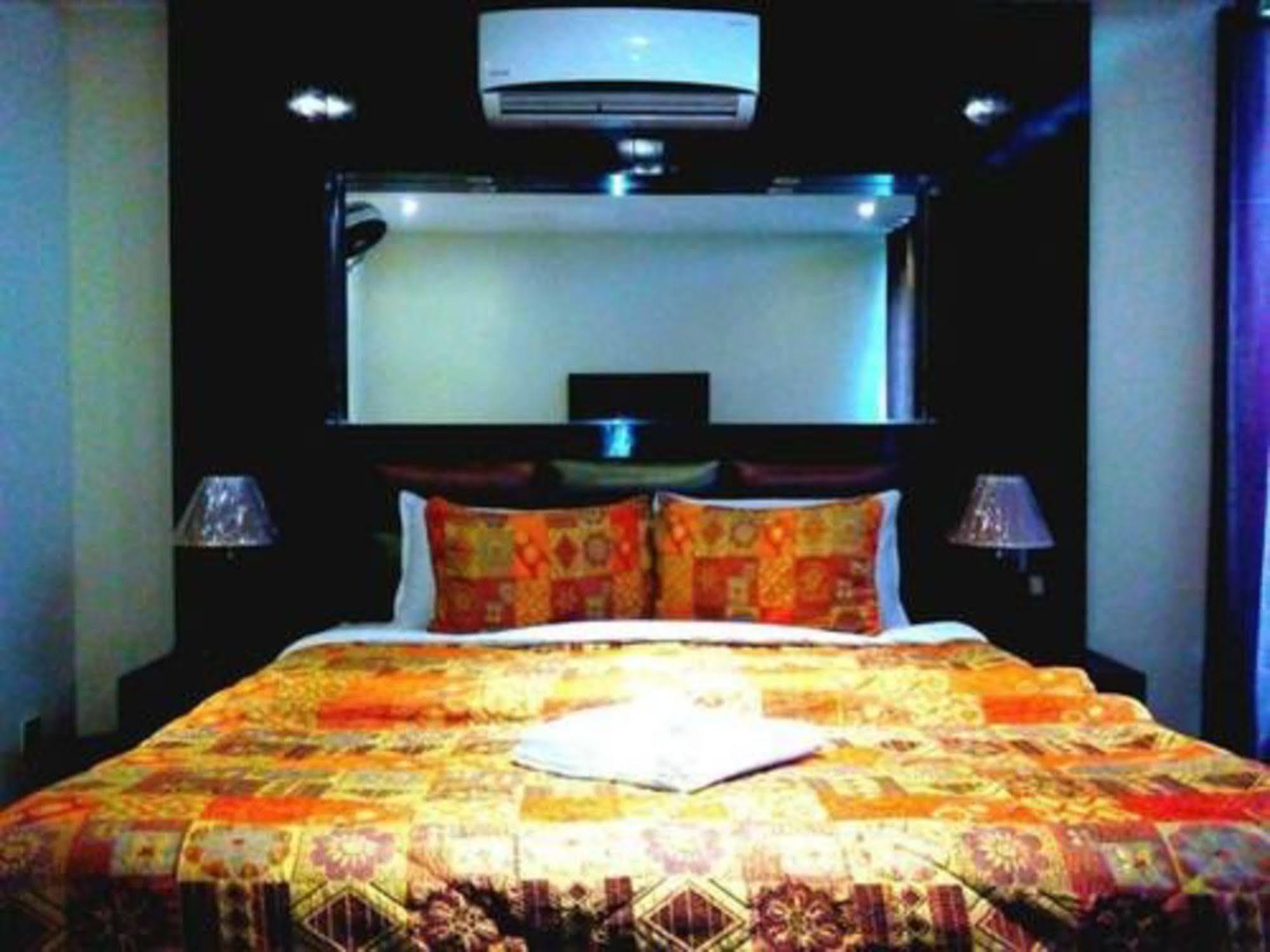 Bling Hotel International Multan Zewnętrze zdjęcie