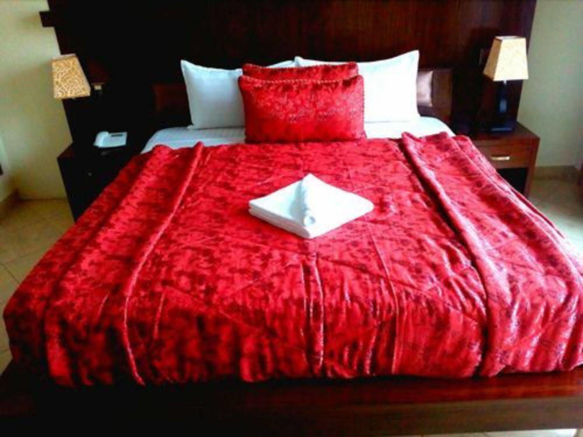Bling Hotel International Multan Zewnętrze zdjęcie