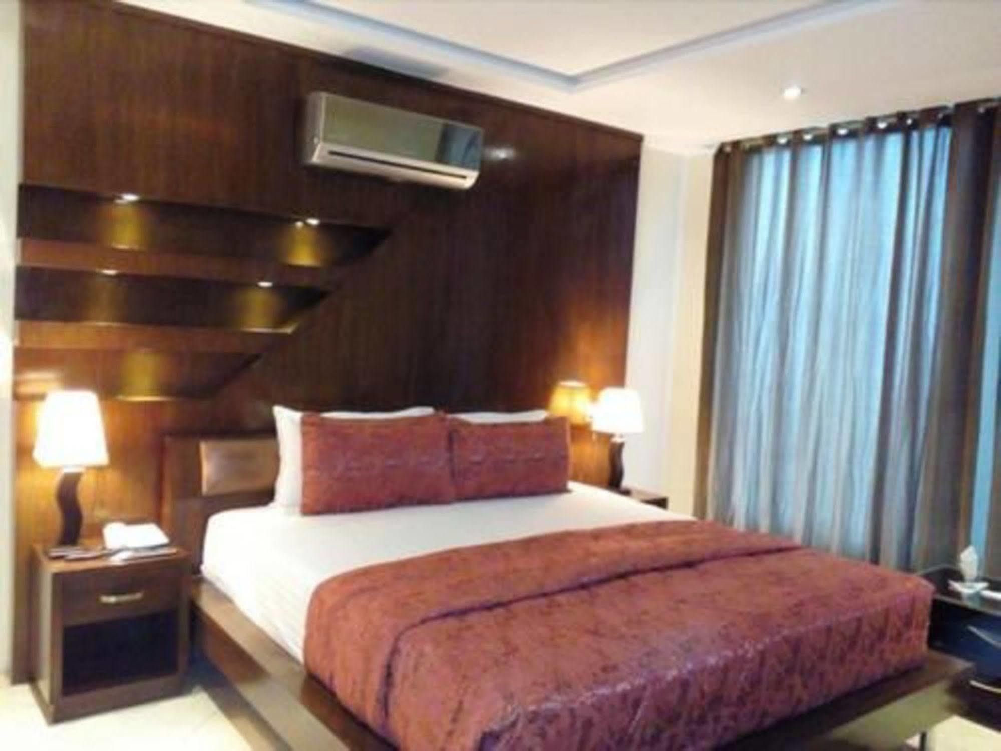 Bling Hotel International Multan Zewnętrze zdjęcie