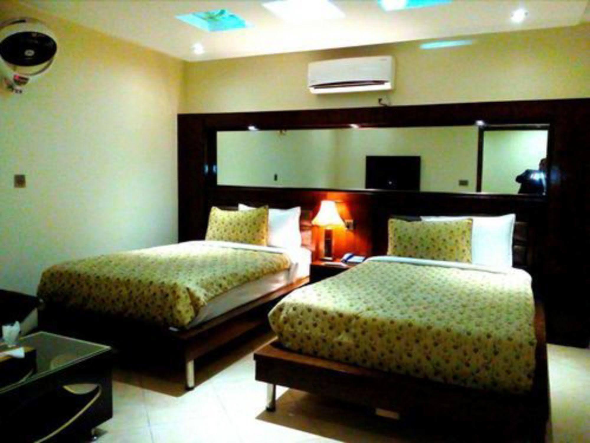Bling Hotel International Multan Zewnętrze zdjęcie